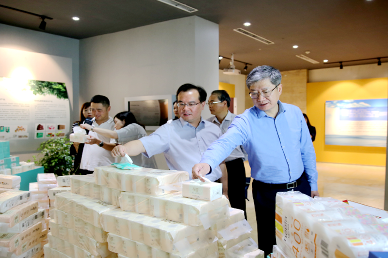 2019年 5月22日，時(shí)任浙江省社會(huì)組織綜合黨委專職副書(shū)記、省民政廳社會(huì)組織管理局局長(zhǎng)蔡國(guó)華蒞臨景興紙業(yè)調(diào)研企業(yè)發(fā)展情況和黨建工作