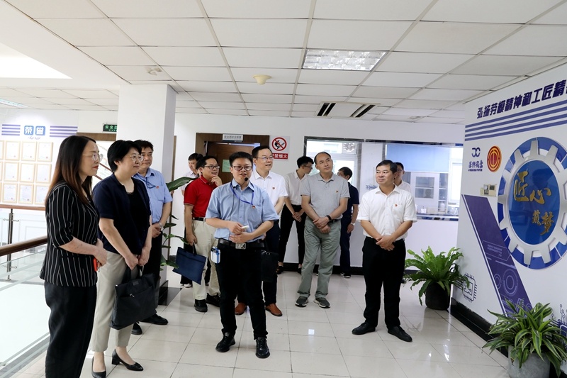 2020年7月14日，時(shí)任浙江省總工會(huì)黨組成員、副主席張衛(wèi)華一行蒞臨景興紙業(yè)調(diào)研推進(jìn)新時(shí)代產(chǎn)業(yè)工人隊(duì)伍建設(shè)改革工作